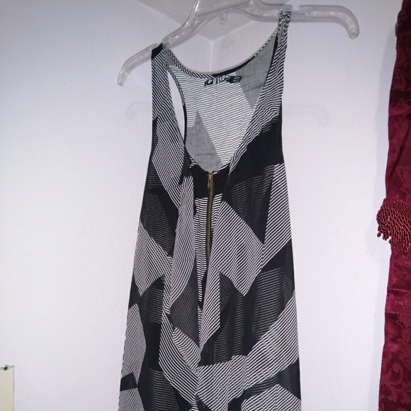 Super cool flutter dress - Picture 2 of 8